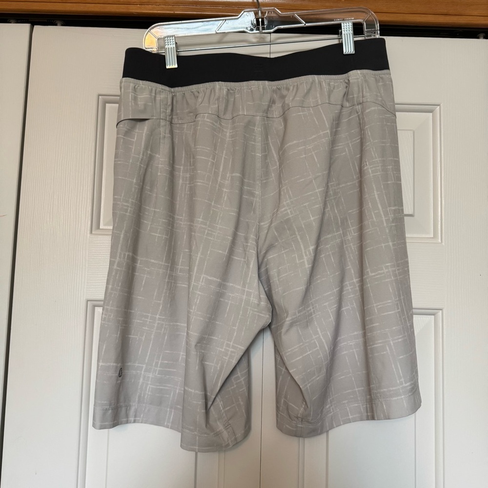 Lululemon Core‎ shorts - Picture 3 of 5